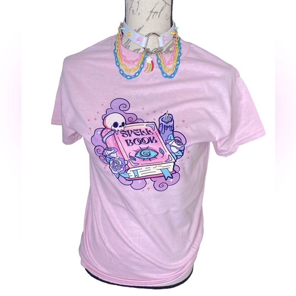 {NEW} Women’s Graphic Halloween Tee Pink Small